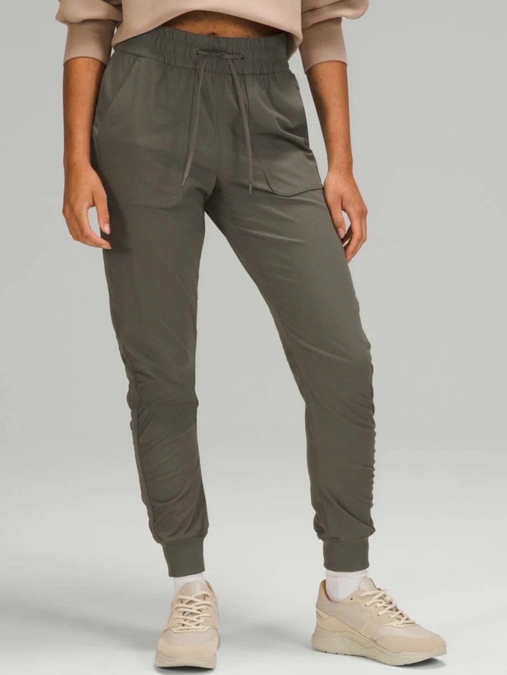 NWOT Beyond the Studio Jogger olive green size 8